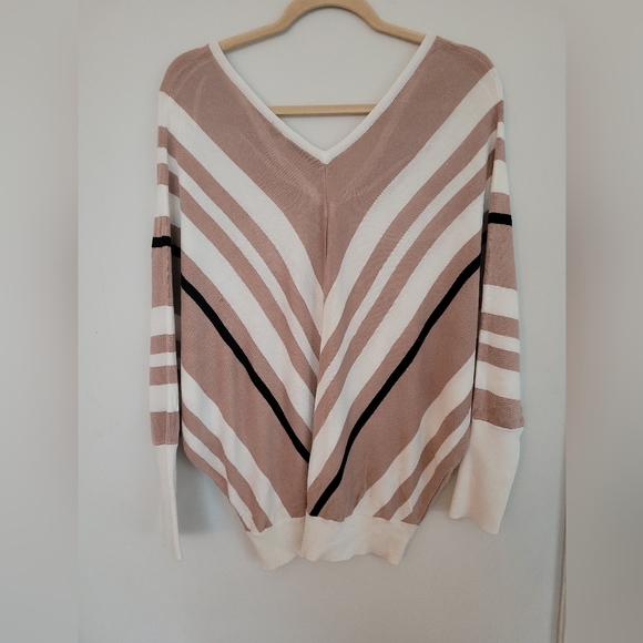 Light Sweather - Picture 2 of 4